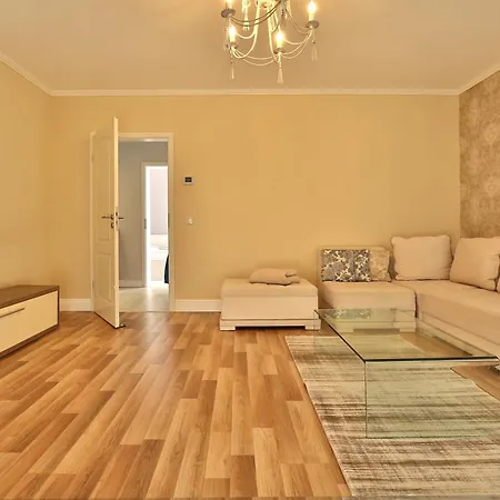 Ada Homes B6 *